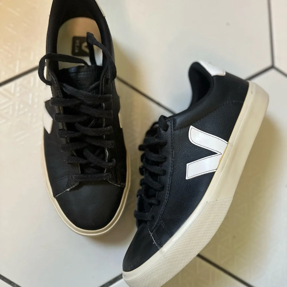 Veja Campo Easy Two Tone Leather Black and White Sneakers 41 10 - Picture 2 of 8